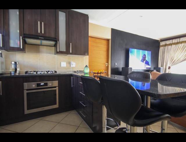 3 BEDROOM TOWNHOUSE FOR SALE IN THATCHFIELD